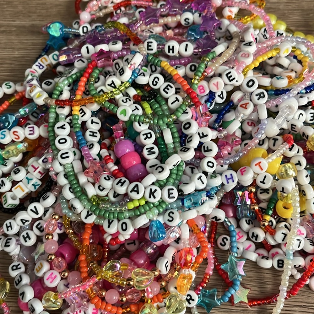 Lot of Taylor Swift Lyric Friendship Bracelets (25)